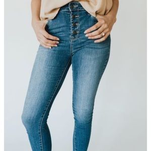 NWT Carly Jean Kenny jeans